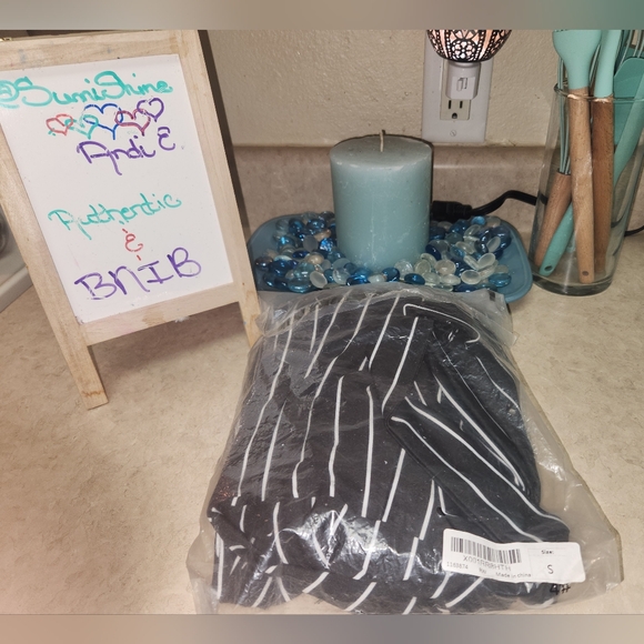 Batwing Short Sleeves V Neck Pinstripe Tie-Waist Jumpsuit, BLACK, SZ: S ~ NEW - Picture 3 of 7